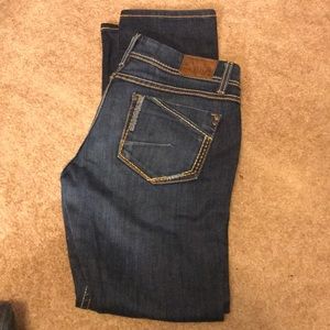 Buckle BKE Stella jeans. dark wash. Straight leg.